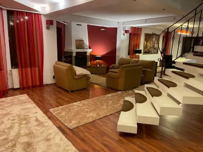 Luxury villa 4U iasihotel 5min to center & airport Hotels in 