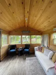 Tiny Glamping Experience with AC and access to Lake Champlain Hôtels à : Chazy