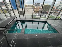Rise to the Top! Modern 2 Bedroom w/Balcony, Gym, Pool, Spa, Sauna & Steam room Hotels in Moonee Ponds