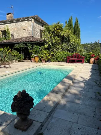 Appartement de Charme Dans une Propriété Campagnarde et une Région Touristique Отели в г. Девиллак