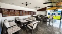 2-bedroom condo in phenomenal Jacó with AC, WiFi, fitness room