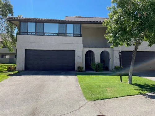 3-King bedrooms Townhouse in the AVCC in Palmdale CA