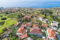 Casa Barros Serra, 3 Bedroom Holiday Home for all the Family in Calheta
