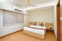 แฟบโฮเทล ไวท์ เพิร์ล