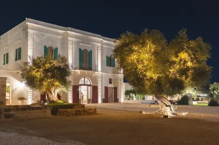 Masseria San Lorenzo Resort Отели рядом с достопримечательностью «Сафари зоопарк»