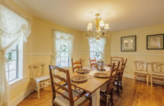 Julian Farmhouse/Fenced 2 acres with spa, right outside Julian. Pet Friendly!