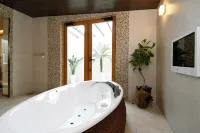 Villa Ishinokura Hotel - badewanne