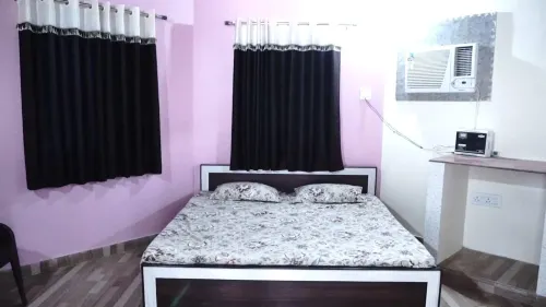 Shyam Luxurious Huts & Guest House