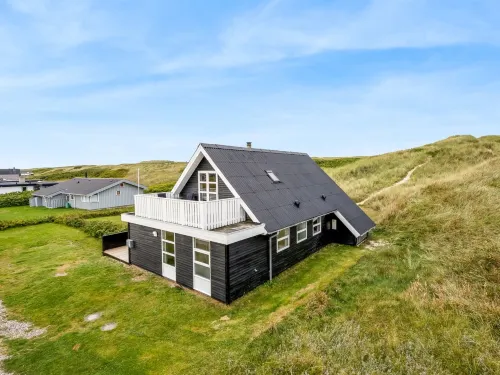 "Amandus" - 100m from the Sea