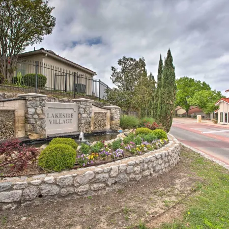 7 Mi to Winery: Lakefront Rockwall Home w/ Deck