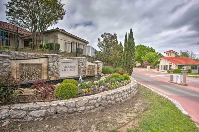 7 Mi to Winery: Lakefront Rockwall Home w/ Deck Hotels near The Harbor Rockwall