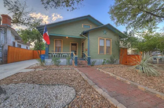 Tolle Haus: W/pool & Firepit-walk to Schlitterbahn, Comal Chutes & Downtown!