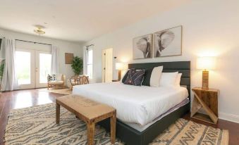 Spicewood Lodge w/Pool, HotTub