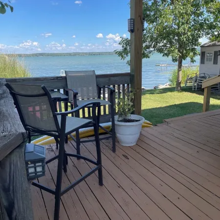 Private Quiet Lakefront! Summer Openings. AC, Kayaks, Fishing, Pontoon Optional