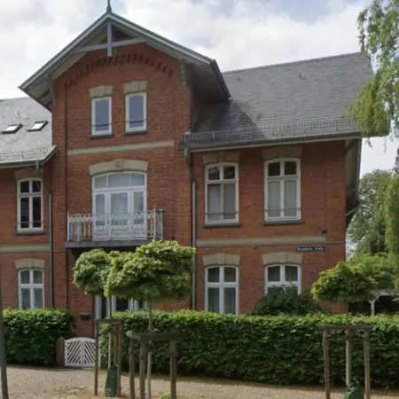 Ruckzugsort am Flussufer Mit Komfort