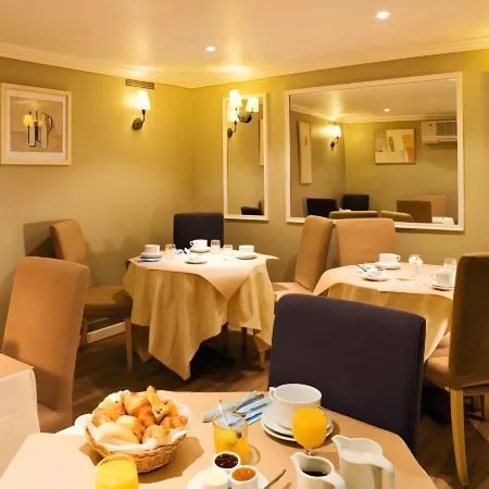 ZE Hotel Отели рядом с достопримечательностью «Театр Ля-Сигаль»