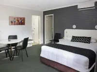 Cousins Motor Inn Hotels in Inverell