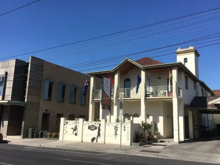 Brunswick Tower Hotel Отели рядом с достопримечательностью «СЕРС Коммьюнити Энвиронмент Парк»