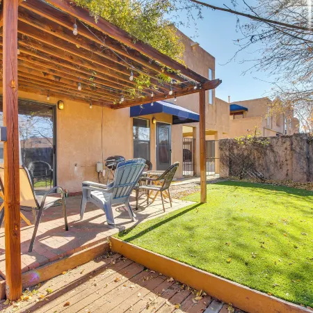 1 Mi to Unm: Convenient Albuquerque Townhome!