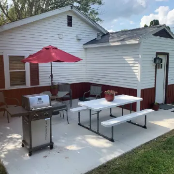 Cottage11: 2 Bedroom-3 Beds. Laundry, Sleeps 6.  Park Right at Your Entry Door.