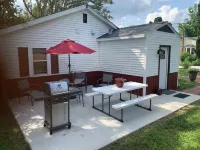 Cottage11: 2 Bedroom, Laundry, RV Parking. Downtown & MSU. Park at your Door.
