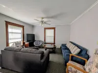 5 min to the Corning Museum of Glass! Family-sized Duplex w/ pool table & patio