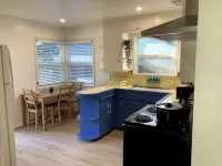 2 Bed Near Doctors Hospital: Beautiful, Sunny, New