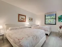 Key Biscayne Luxury Retreat - Fully Remoleded 3 Bedroom 2,000 SF Residence Hotels in Key Biscayne