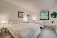 Key Biscayne Luxury Retreat - Fully Remoleded 3 Bedroom 2,000 SF Residence Hotels in Key Biscayne