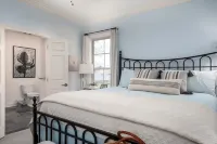 Screened porch and private pier on False River Hotel a Parrocchia di Pointe Coupee