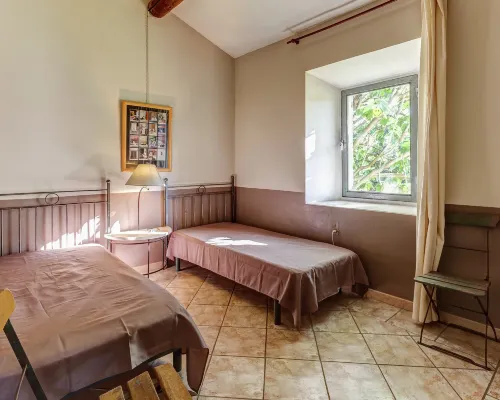Cottage in Oppede amidst Vineyards 오뻬드 호텔