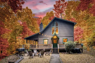Dogs stay free / Private / 15mins Blue Ridge Hotels near Hooves and Feathers Petting Farm, LLC