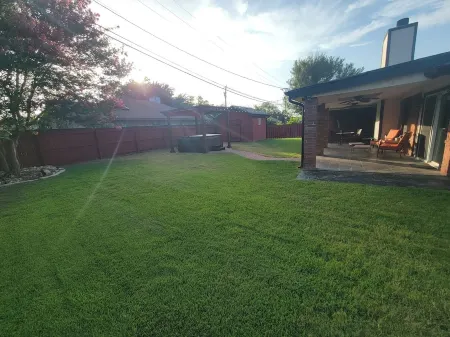 The Corner Spot with a hot tub!!