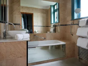 캐리스 매너 호텔 & 스파