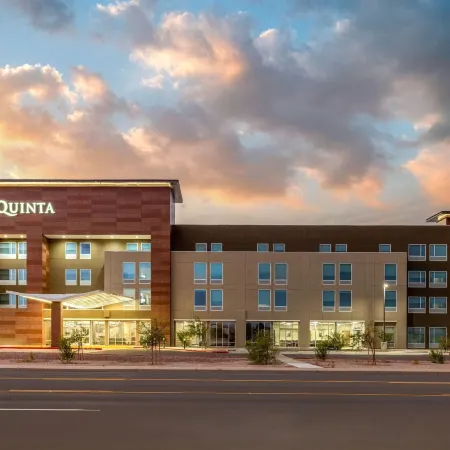 La Quinta Inn & Suites by Wyndham Phoenix West / Glendale