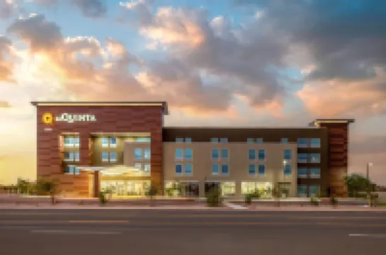 La Quinta Inn & Suites by Wyndham Phoenix West / Glendale Hotels in Maryvale