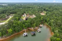 Midnight Raven Lake House - luxury a-frame w/ boat