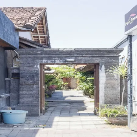 Wayan Homestay Sanur Отели рядом с достопримечательностью «Пляж Синдху»