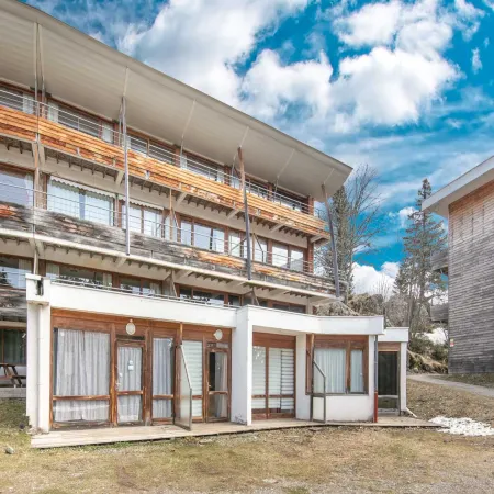 Ski-In Comfort with Scenic Views Отели в г. Шанрус
