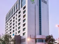 ホリデイ イン セレクト - グアダラハラ by IHG パスポートオフィス周辺のホテル