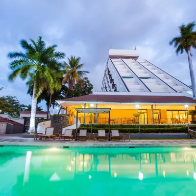 كراون بلازا ماناجوا باي آيتش جي Hotels near كاتدرائية متروبوليتان