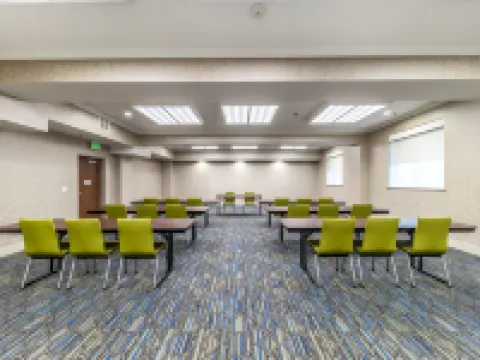 ฮอลิเดย์ อินน์ เอ็กซ์เพรส แอนด์ สวีทส์ ฟอร์ตเวิร์ธ - ฟอสซิล ครีก บาย IHG โรงแรมในฟอร์ตเวิร์ธ