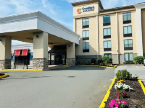 Comfort Inn & Suites Danbury-Bethel Hotels in Danbury