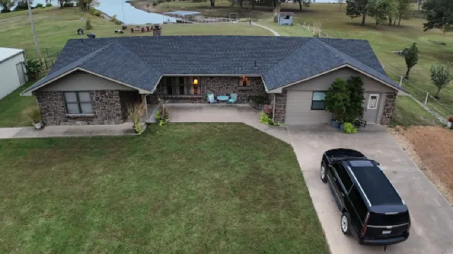 Lakefront House, Sleeps 20, Great for Family Gatherings, One hour from Tulsa