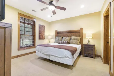 Taneycomo Retreat - Lakefront Condo