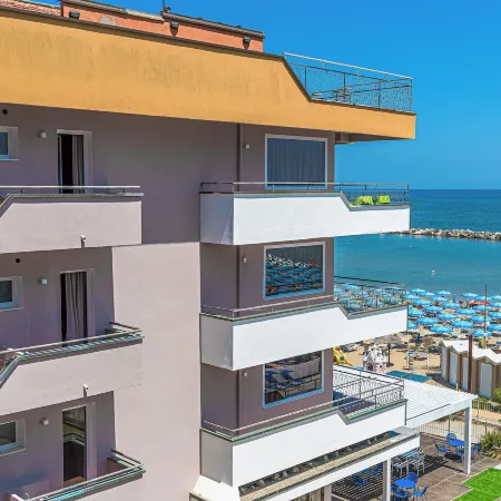 Hotel Cola Frontemare