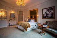 Hotel Pigalle Hotels near Brunnsparken
