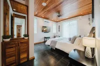Beachfront Luxury Villa: Amazing Sunsets! Các khách sạn ở Esterillos Este