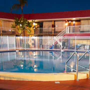 Express Inn & Suites - 5 Miles from St Petersburg Clearwater Airport