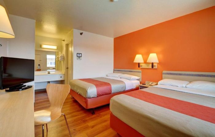 Motel 6 Windsor Locks, CT - Hartford
